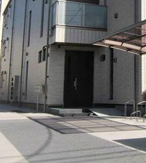 アドヴァンスツヅキのエントランス