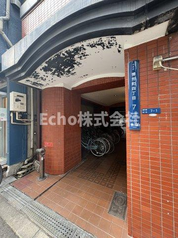 ノバカネイチ本町御堂のエントランス