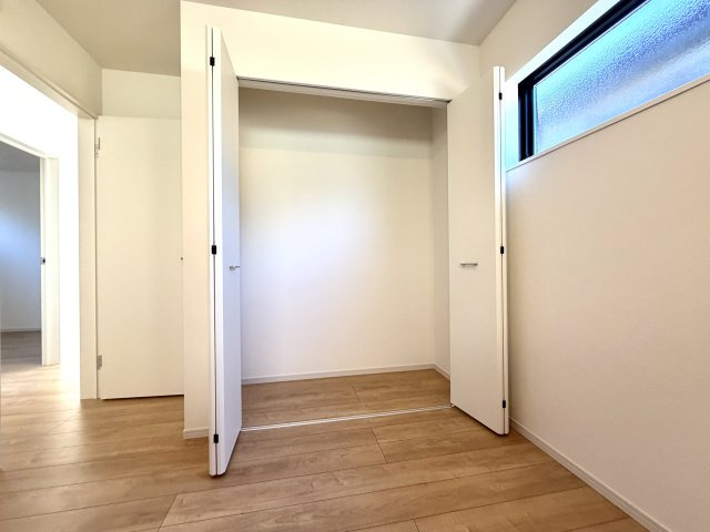 越谷市大沢１５期１号棟ケイアイグレース　新築戸建の収納|部屋の形状に合わせたスマートな収納設計。出っ張りが少なく、お部屋全体を広く見せる効果があります。