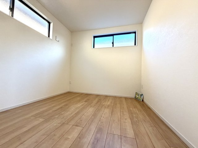 越谷市大沢１５期１号棟ケイアイグレース　新築戸建の洋室|統一感のあるナチュラルな内装デザイン。年齢や好みを問わず、長く心地よく使えるお部屋です。