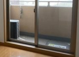 レフィーズ上野のバルコニー