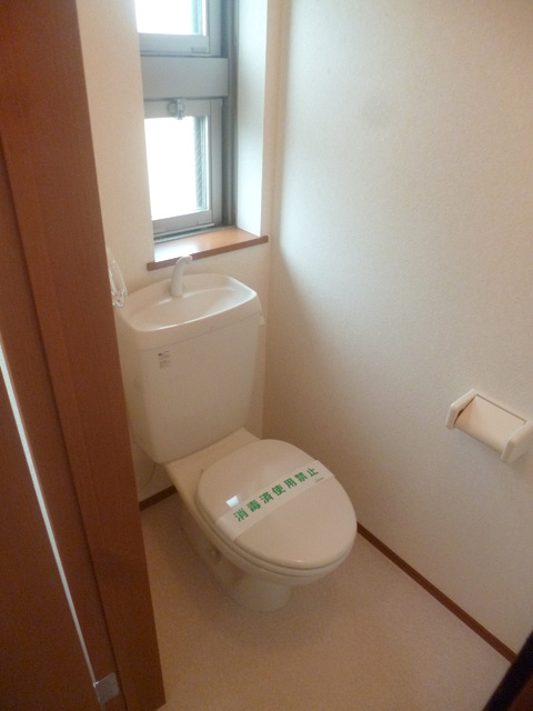 フラット・フォーティーン（♭１４）のトイレ|★トイレには小窓があります★