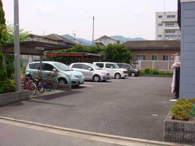 ヒーリングカーサの駐車場