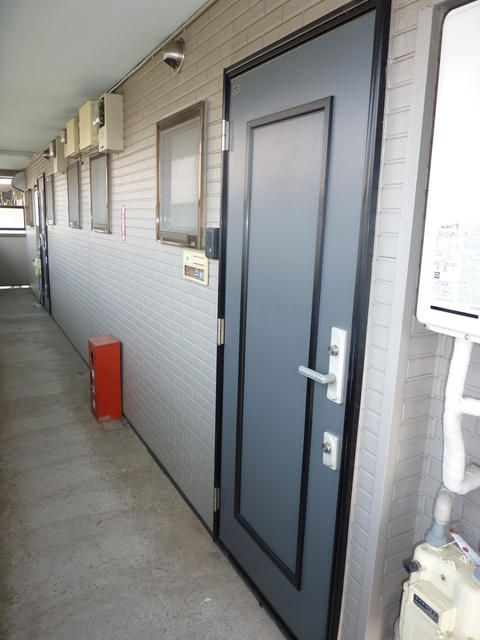 松清六番館の玄関