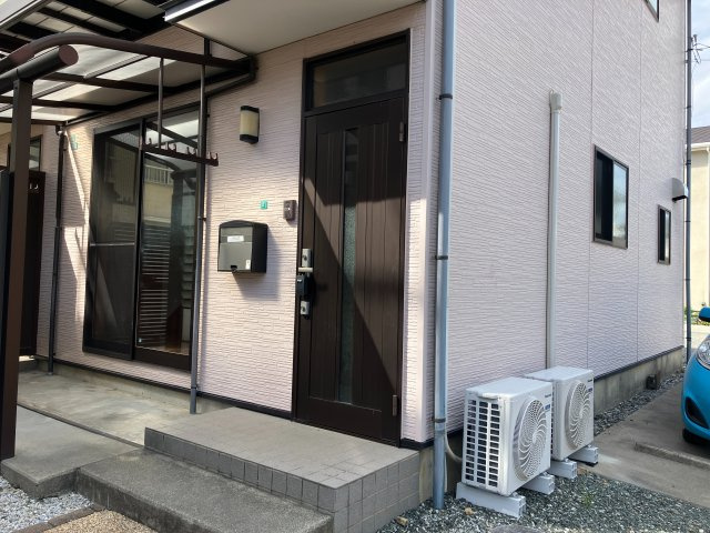 幸４丁目テラスハウスの玄関