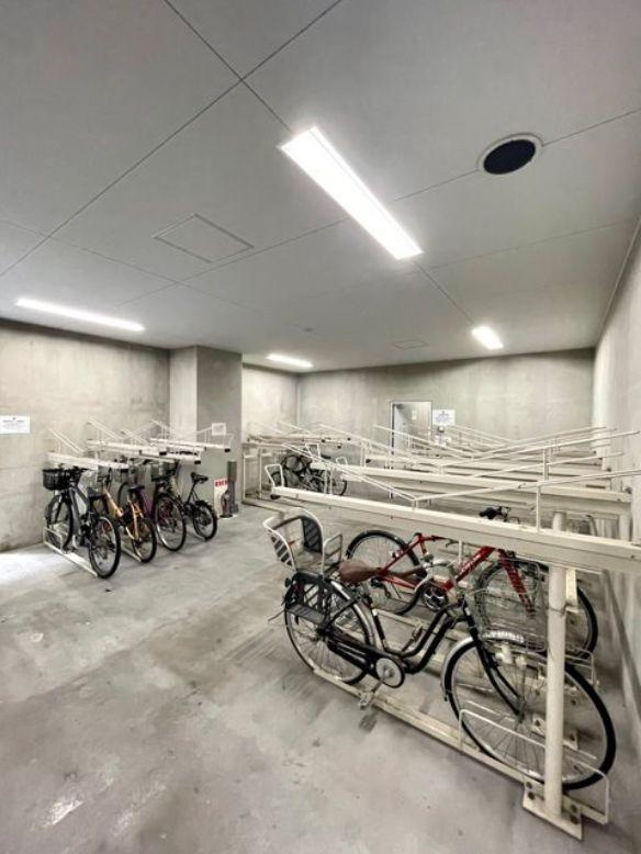 レジディア市ヶ谷の駐車場