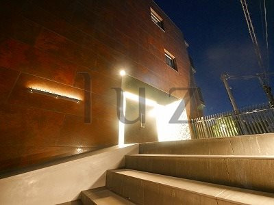 ベルシード野毛山公園のエントランス