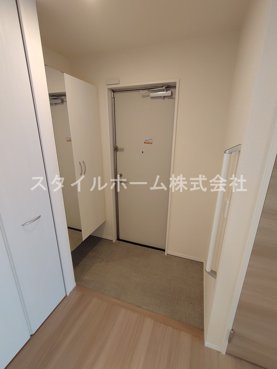 オッツ三蔵子　Aの玄関