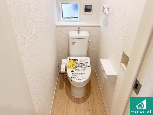 明石市大久保町谷八木　第6期　新築一戸建てのトイレ|1・2階の2ヶ所にあるので、朝の忙しい時間の順番待ちもなく、深夜の利用にも大変便利です。