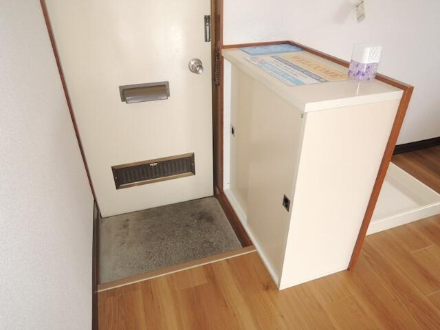 めぐみハイツの玄関
