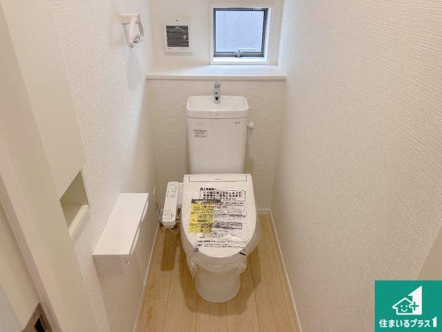 明石市大久保町谷八木　第6期　新築一戸建てのトイレ|1・2階の2ヶ所にあるので、朝の忙しい時間の順番待ちもなく、深夜の利用にも大変便利です。