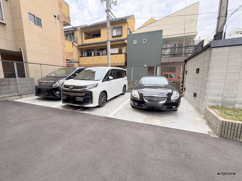 SENSE COURT 森ノ宮の駐車場