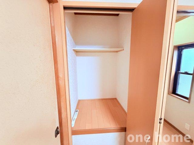 新高2丁目中古戸建の収納|◆和室左側扉も収納です！お布団や座布団などの収納に重宝します！
◆【onehome販売窓口】売主様→当社→お客様の関係でご内覧～商談までスムーズです!!