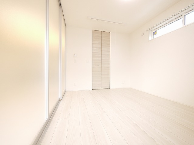 RETOLIA川原城町の洋室