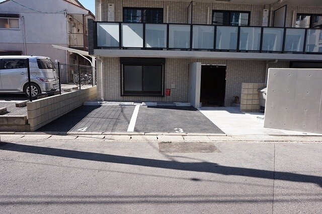 PARKSIDE RESIDENCE GYOTOKUの駐車場