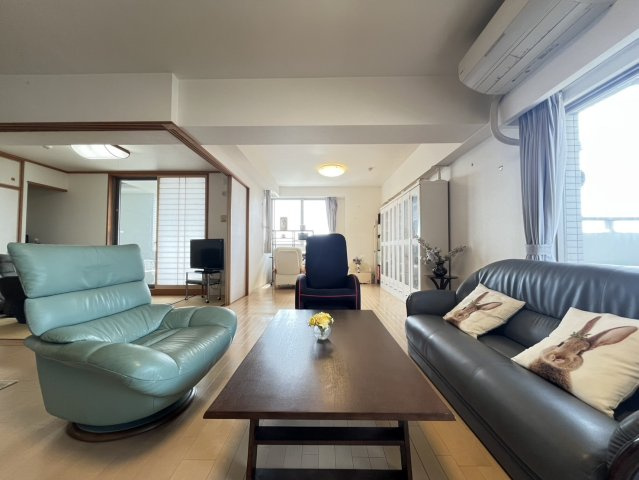 常滑市北条１丁目の中古マンションの居間・リビング|リビング　別角度☆