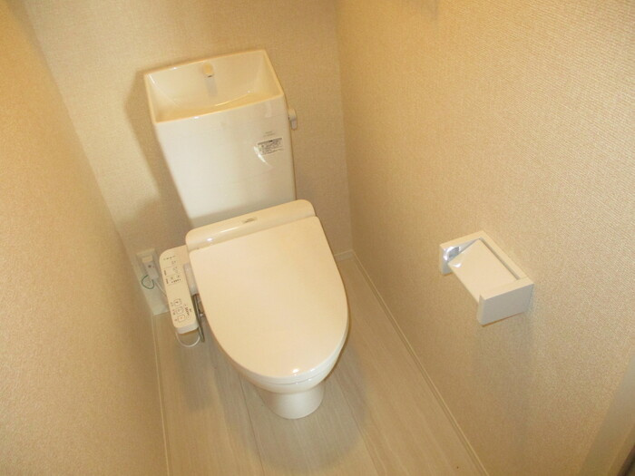 ファーストレジデンス都賀のトイレ|落ち着いた色調のトイレです