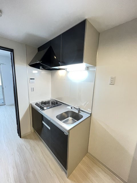 尼崎市西大物町のアパートのキッチン|コンパクトなキッチンで掃除もラクラク