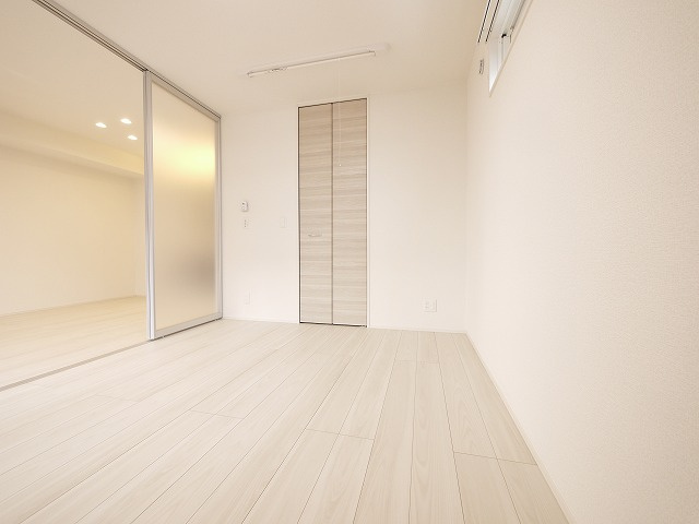 RETOLIA川原城町の洋室