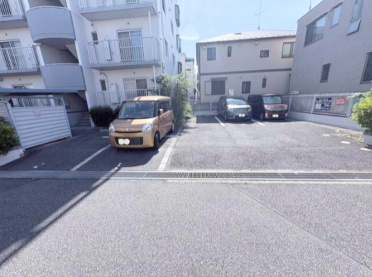 グランドメゾン東船橋の駐車場