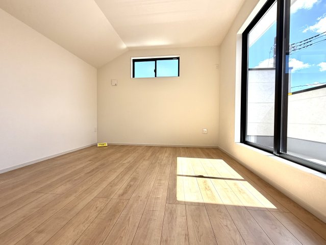 越谷市谷中町５期１号棟ケイアイグレース　新築戸建の洋室|お手入れが楽なフローリング仕上げの洋室。掃除機やモップがけもサッと済ませて清潔を保てます。