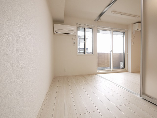 RETOLIA川原城町の洋室