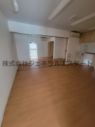 クリスタルコートの居間・リビング