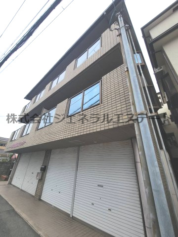 クリスタルコートの外観