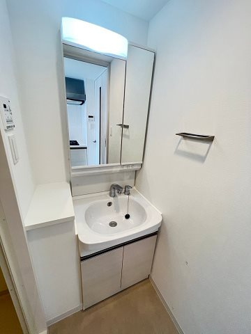エスタート塚本の洗面所|広い洗面スペース