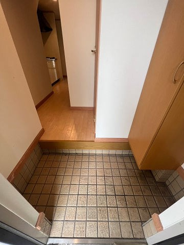 尼崎市若王寺２丁目のアパートの玄関
