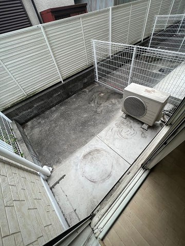 尼崎市若王寺２丁目のアパートのバルコニー
