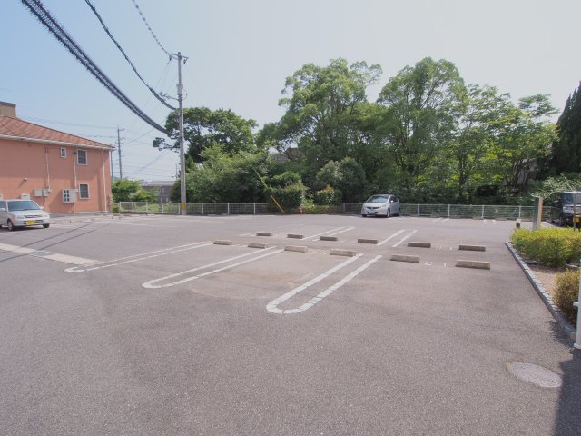 メゾン雪の駐車場