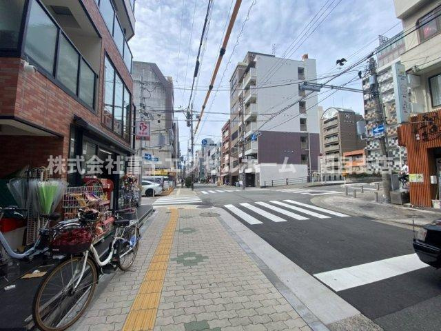 エンポリウムビルの周辺