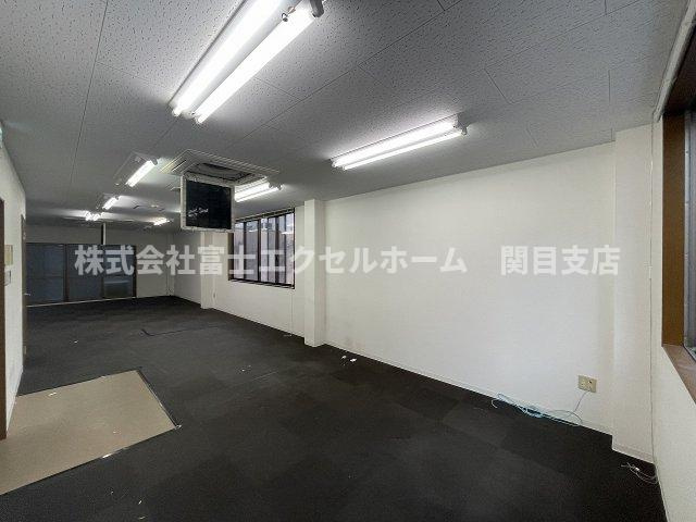 エンポリウムビルの内装