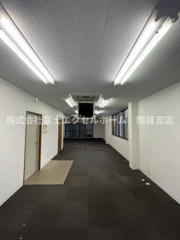 エンポリウムビルの内装