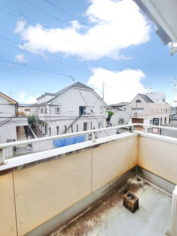 【中古戸建】伊勢崎市昭和町のバルコニー|■バルコニー｜空が見える広々としたバルコニー♪家族で星空観賞ができて夜が楽しみになりますね☆