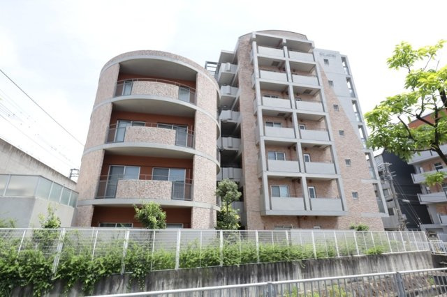 パレ東塚口Ⅰ本館の外観|生活に便利な施設が揃った住環境です。