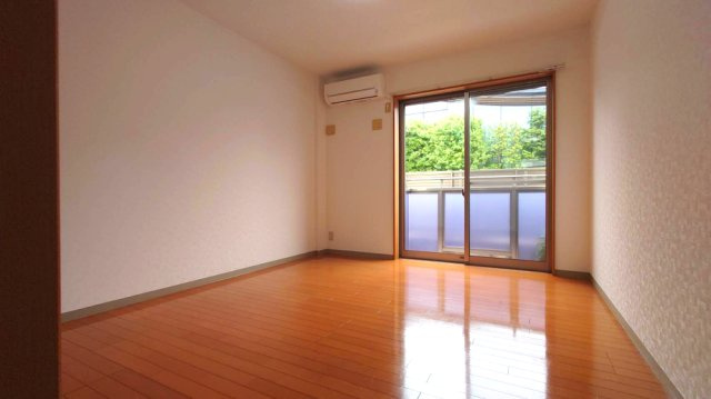 カサフローラの居間・リビング|7帖の洋室です♪