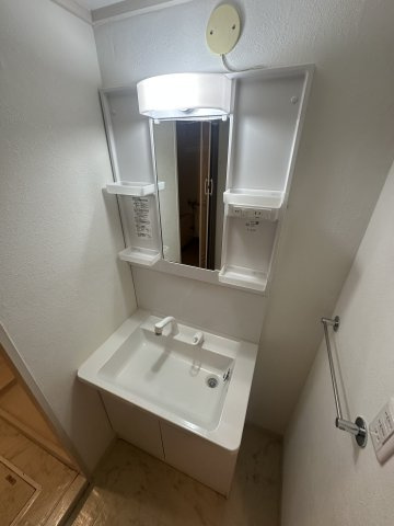 あやせグリーンハイツ８号棟の独立洗面台