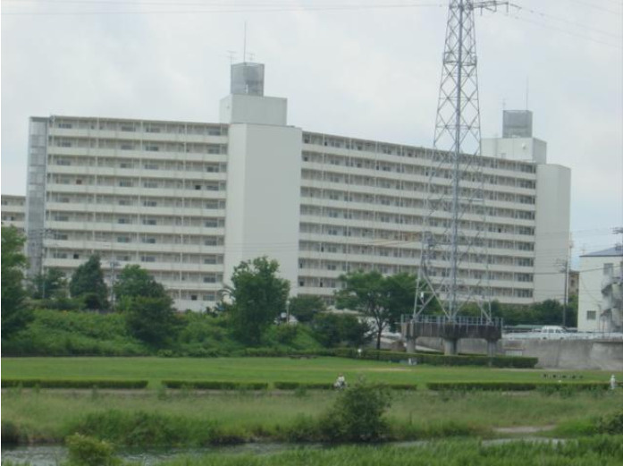 「全居室に収納あり」高知市鴨部1丁目　鏡川コーポＡ棟　中古マンションの外観|周辺には緑豊かな風景が広がります♪