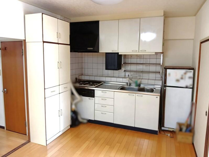 「全居室に収納あり」高知市鴨部1丁目　鏡川コーポＡ棟　中古マンションのキッチン|スペースを活かせる壁付けタイプのキッチンです◎