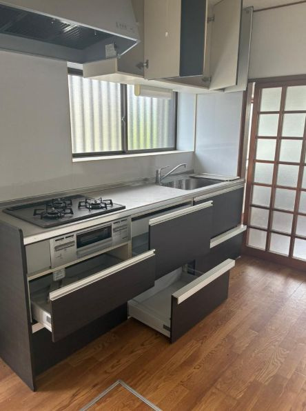 秦野市東田原　中古戸建のキッチン|使いやすいキッチンです