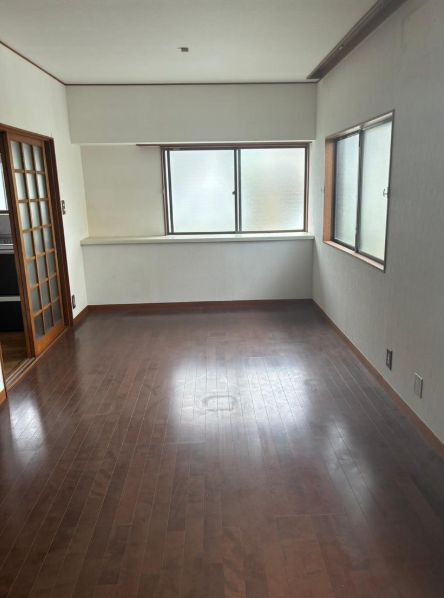 秦野市東田原　中古戸建の居間・リビング|使いやすい居間です