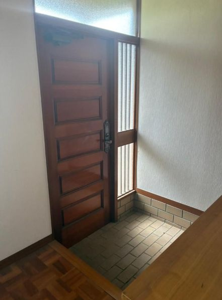 秦野市東田原　中古戸建の玄関|シンプルで使いやすい玄関です