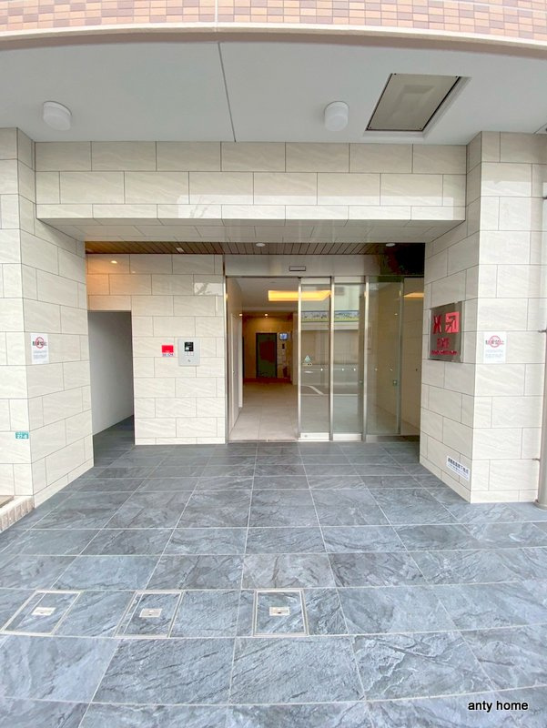 エグゼ江坂WEST TAPP　仲介手数料無料のエントランス
