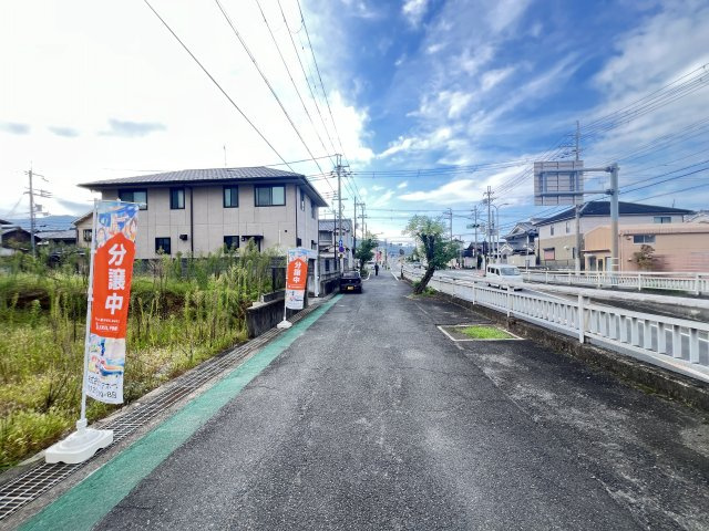 桜井市戒重　建築条件なし土地の前面道路含む現地写真