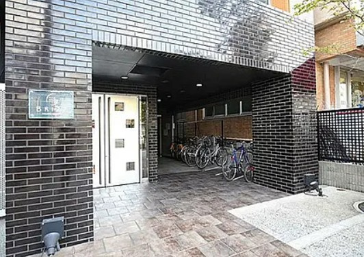 ブライズ東新宿のエントランス