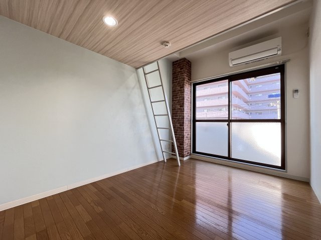 ロフティ清水丘の洋室