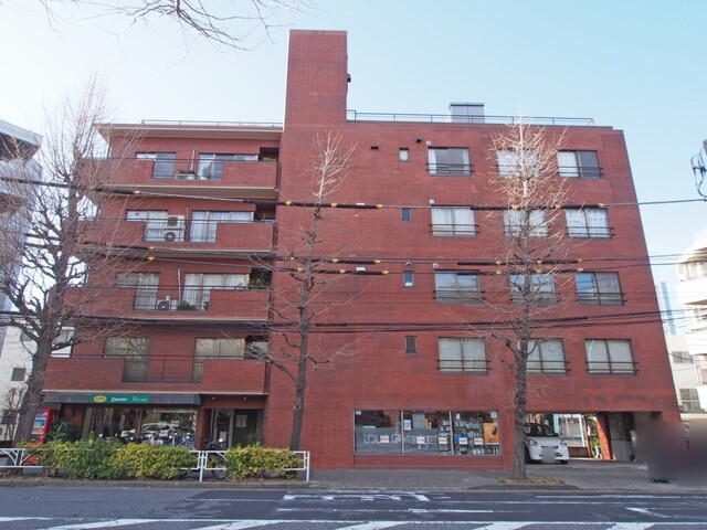 渋谷区代々木５丁目の賃貸マンションの外観