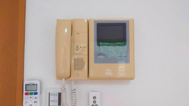 カサフローラのセキュリティ|TVモニター付きインターフォンは相手の顔が確認できるので安心ですね♪